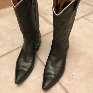 Gorgeous Women's Black Cowboy Boots